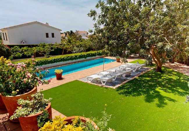 Villa en Ampolla - Villa Gaudi Villa en Ampolla - Villa Gaudi