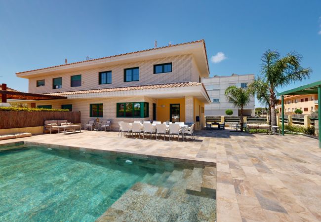 Villa/Dettached house in Ampolla - Berberis Purpurea