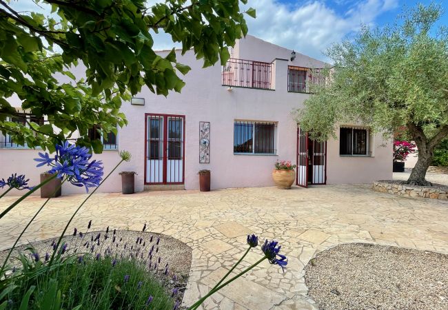 Коттедж на Ampolla - Finca Elenora Коттедж на Ampolla - Finca Elenora