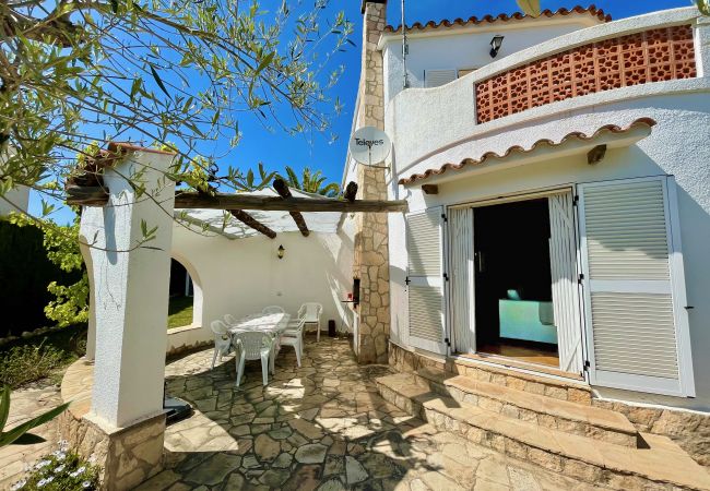 Вилла на Ampolla - Villa La Cabrera Вилла на Ampolla - Villa La Cabrera