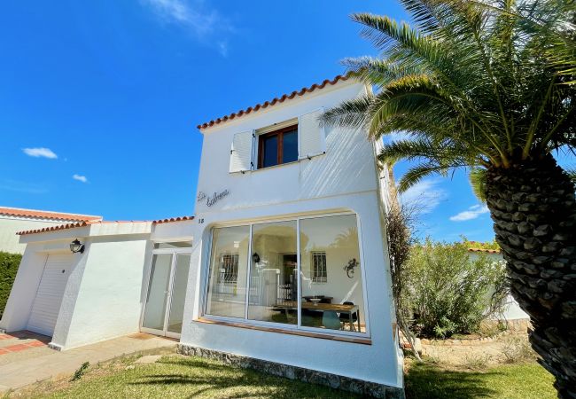 Вилла на Ampolla - Villa La Cabrera Вилла на Ampolla - Villa La Cabrera