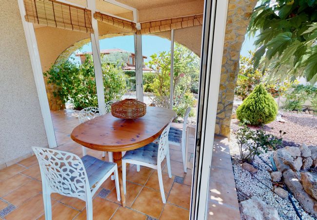 Коттедж на Ampolla - La Palmera Коттедж на Ampolla - La Palmera