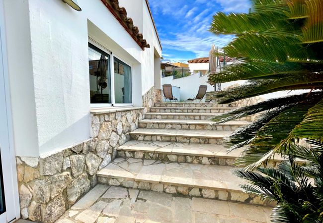 Terraced House in El Perelló - Casa Monica Terraced House in El Perelló - Casa Monica